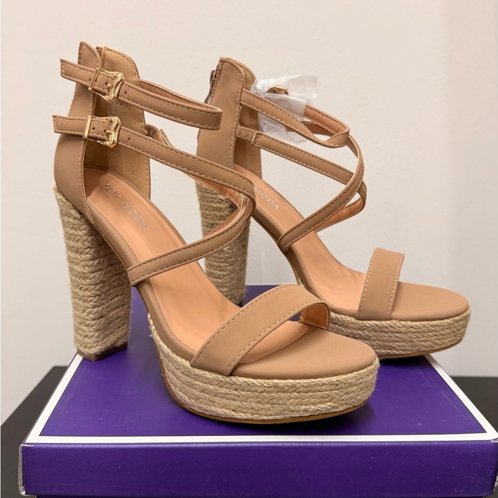 NWT TOP Moda Tan Platform Heels
